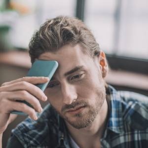 Dlaczego mężczyźni sukcesu wciąż są samotni? Psychologiczne kulisy poszukiwania miłości