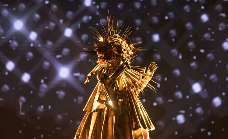 "Mask Singer". Słońcem jest...? Internauci próbują to odgadnąć!