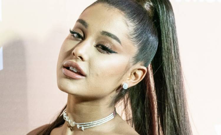 Piękny gest Ariany Grande. Piosenkarka przekazała milion dolarów na terapie dla potrzebujących