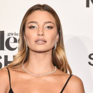 Julia Wieniawa wygina się na pomoście. Nie do wiary, co wyrabia ze swoim ciałem! [ZDJĘCIA]