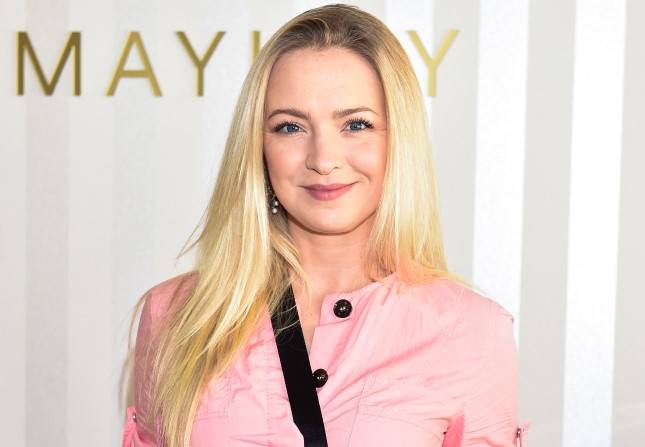 Barbara Kurdej-Szatan wraz z siostrą pozują w bikini. "Pomyślałam, że to zdjęcie z lustrem"                                                     