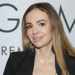 Anna Wendzikowska w sercu stolicy. "Romansuje" w samym ręczniku. "Anioł, nie kobieta!" [FOTO]