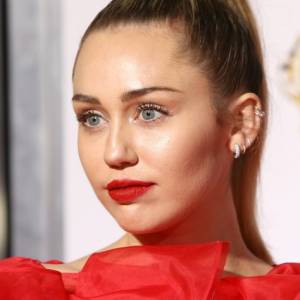 Miley Cyrus w szpitalu. W walce z chorobą wspiera ją nowa miłość?                                         