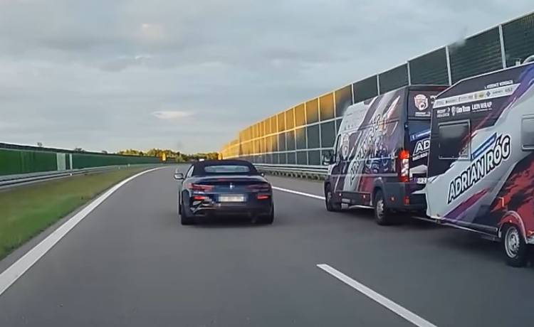 Powrót z wakacji mógł zakończyć się tragedią. Niebezpieczne zachowanie na A4 [WIDEO]