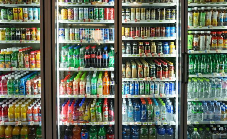 Zakaz sprzedaży niektórych napojów energetycznych osobom poniżej 18. roku życia od 1 stycznia 2024