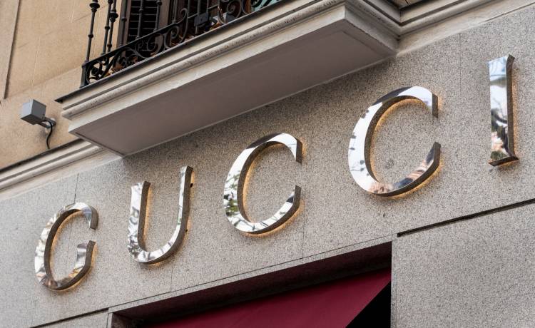 Ellie Goldstein twarzą mascary od Gucci Beauty. Modelka z zespołem Downa wzięła udział w sesji zdjęciowej