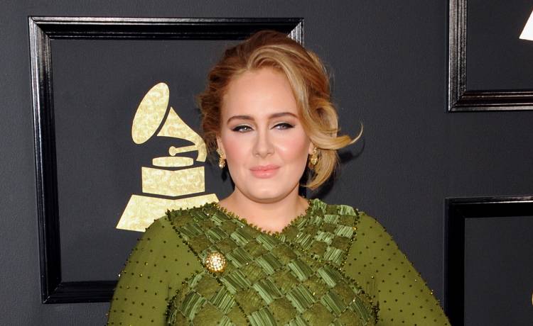 Adele jest w ciąży? Wszystko ma zdradzać jeden szczegół