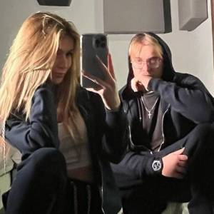 Roxie Węgiel pozuje z narzeczonym. Piosenkarka pochwaliła się nowym zdjęciem [FOTO]