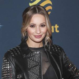 Ewelina Lisowska zaszalała. 31-letnia gwiazda na mrozie w kusym stroju kąpielowym [FOTO]