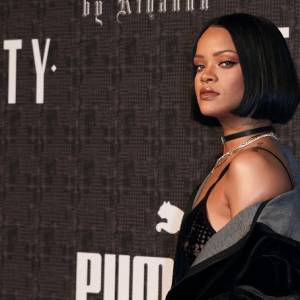 Rihanna pozuje topless. Dzieli się z fanami dobrą nowiną. Opowiedziała o „zmianach” w swoim życiu [ZDJĘCIA]