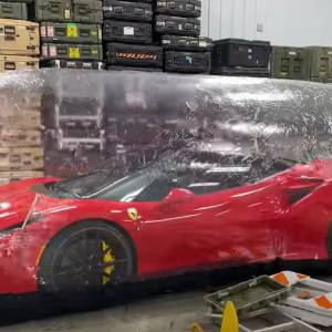  Kupił Ferrari za prawie 1,8 miliona złotych tylko po to, by je zniszczyć! [WIDEO]