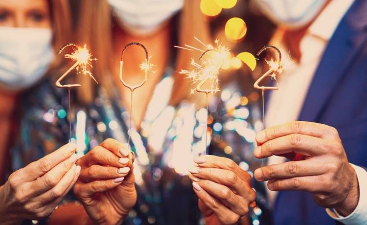 Sylwester i Nowy Rok 2022. Jakie życzenia złożyć? Krótkie, zabawne i eleganckie wierszyki [LISTA]