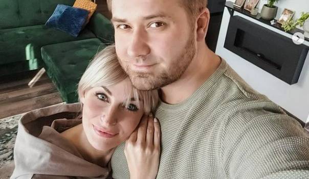 Anita i Adrian ze "Ślubu od pierwszego wejrzenia" na świątecznych kadrach. Internauci: "Z tych zdjęć bije smutek"