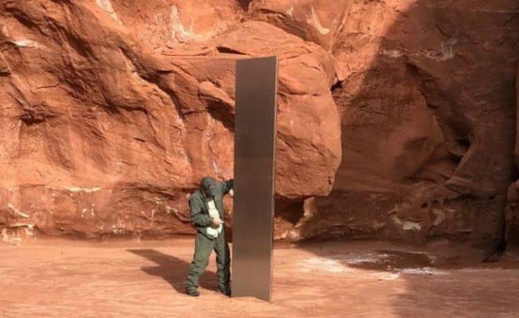 Niecodzienne odkrycie w USA. Znaleziono metalowy monolit na środku pustkowia