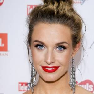 Julia Kamińska podkręca temperaturę, odsłaniając ciało. Czerwona kreacja nie pozostawiła wiele wyobraźni [ZDJĘCIE]