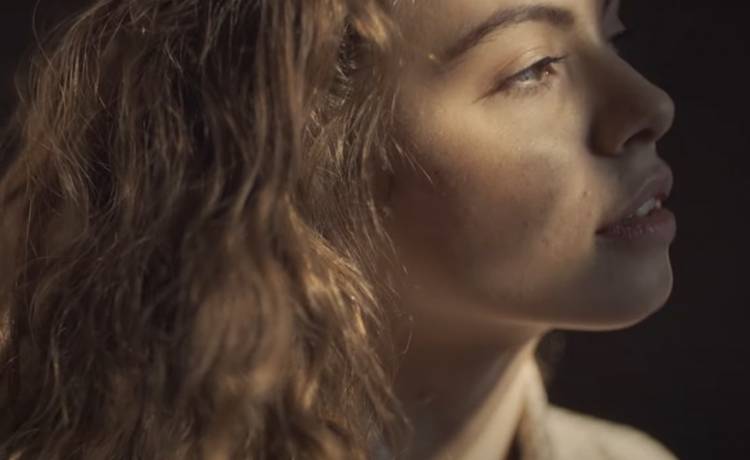 Oto "polska Paris Hilton". Kim jest? Właśnie wystąpiła w teledysku