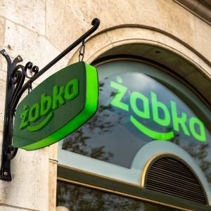 Otworzono pierwszą bezobsługową Żabkę. Całodobowy sklep bez kas i pracowników