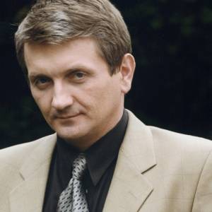 W serialu "Plebania" był bezwzględnym Januszem Traczem. Dariusz Kowalski nie zniknął z TV!