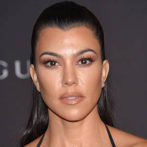 Kourtney Kardashian odważnie odsłania pośladki! Celebrytka pochwaliła się gorącym zdjęciem z basenowej kąpieli [FOTO]