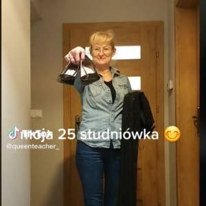 Studniówkowa metamorfoza polonistki jest hitem internetu. "Sztos"