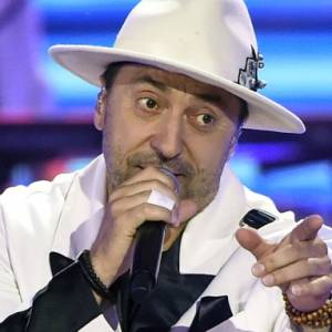 Marcin Miller z zespołu Boys pokazał zdjęcia ze szpitala. Internauci zaniepokojeni! "A cóż to się zadziało?"