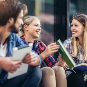 Co oznacza ŚPIULKOLOT? Jakie inne słowa znalazły się na podium? Znamy Młodzieżowe Słowo Roku 2021!