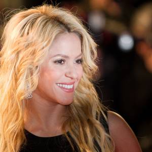 Shakira w czarnych włosach. Zmysłowy taniec wokalistki podbija sieć