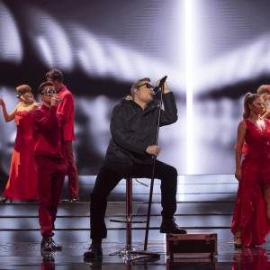 "Twoja twarz brzmi znajomo 12". Adam Strycharczuk jako Muniek Staszczyk. Co za wykonanie hitu "Pola"!