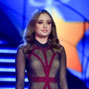 Oliwia Bieniuk z mamą. Najstarsza córka Anny Przybylskiej pokazała kadr sprzed lat. Krótki opis mówi wszystko [ZDJĘCIE]