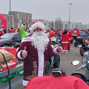 Misja wykonana, wielka parada MotoMikołajów dostarczyła prezenty dla dzieci ze Szpitala Dziecięcego w Prokocimiu