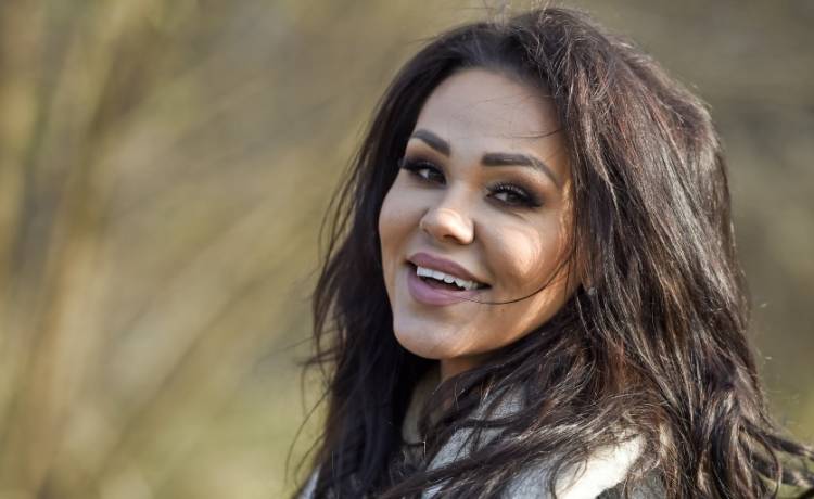 36-letnia Sylwia Bomba niczym rusałka! Burza włosów, zwiewna sukienka..."Piękne ujęcia" [FOTO]