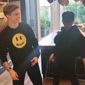 Victoria Beckham z synem Romeo tańczą do piosenki Spice Girls!