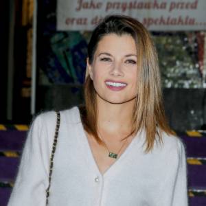 Agnieszka Sienkiewicz odsłania ciało wśród spienionych fal! Wakacyjne zdjęcie przykuwa uwagę. „Przepiękne” [FOTO]