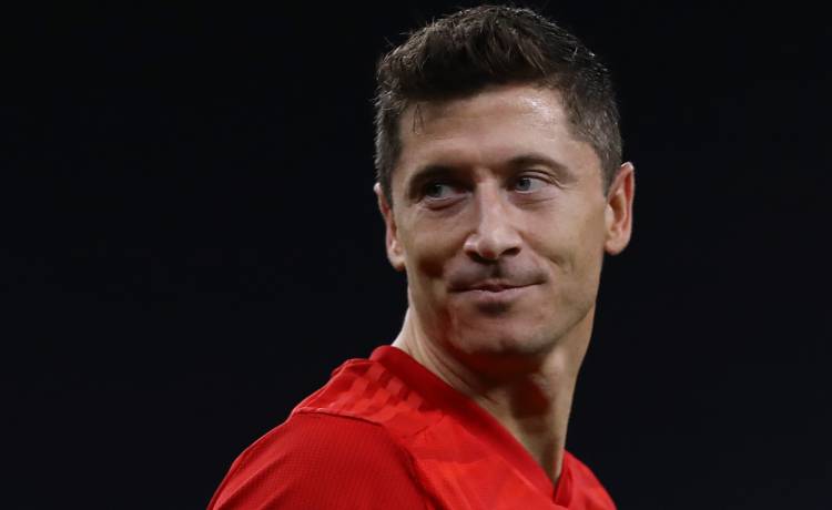 Robert Lewandowski nago. Piłkarz zdradza, jak "ładuje baterie" [FOTO]