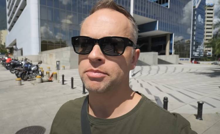 Youtuber pomógł ponad 70 afrykańskim dzieciom pójść do szkoły! Niezwykła akcja Polaka