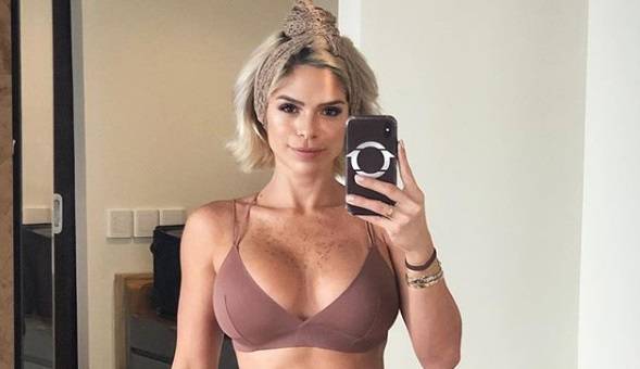 Piękna modelka zaatakowana na plaży przez... stado świń. Rajskie Bahamy nie są tak bezpieczne? [WIDEO]