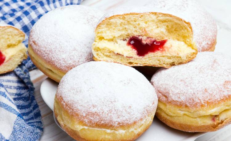 Pogański tłusty czwartek obchodzono w zadziwiający sposób. Pączki jemy na słodko, ale nie zawsze tak było…                                       