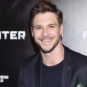 Mikołaj Roznerski 10 lat temu i dziś. Zdjęcie z jego początków w "M jak miłość" to hit!