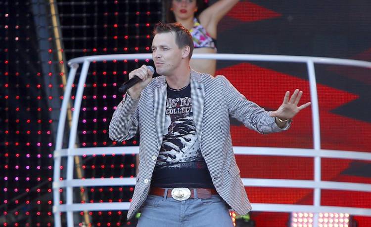 Gwiazdor disco polo został ojcem. Wybrał dla córki imię, jakiego jeszcze nie było. "Pierwsza w Polsce"