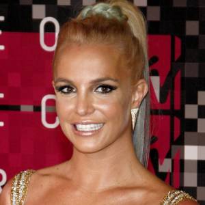 Tygrysica-Britney Spears! "Drapieżnie" defiluje w mikroskopijnym bikini. "Kocie ruchy!" [WIDEO]