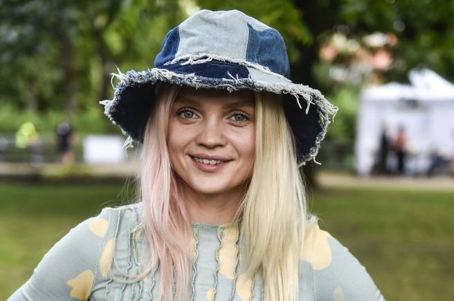 Margaret zasłania piersi mchem! Fani: "Leśna, rapująca nimfa" [ZDJĘCIE]