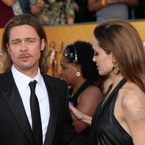 Najmłodszy syn Pitta i Jolie ma prawie 16 lat! Paparazzi przyłapały Knoxa na zakupach z mamą