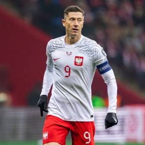 Robert Lewandowski spełni marzenie chorej na raka 11-latki. „Maja, załatwione”.