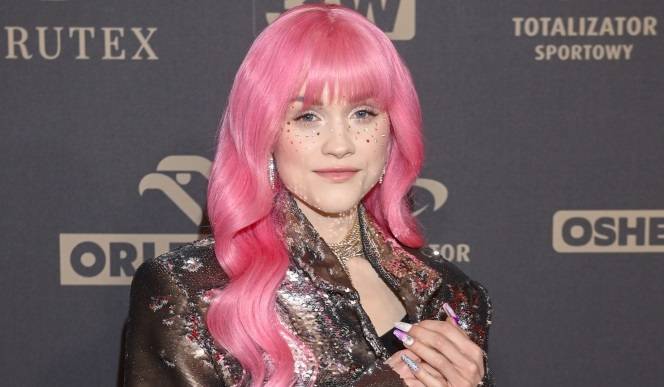 Bryska bez peruki. Zdjęcia trafiły do sieci. Fani nie dowierzają! [FOTO]