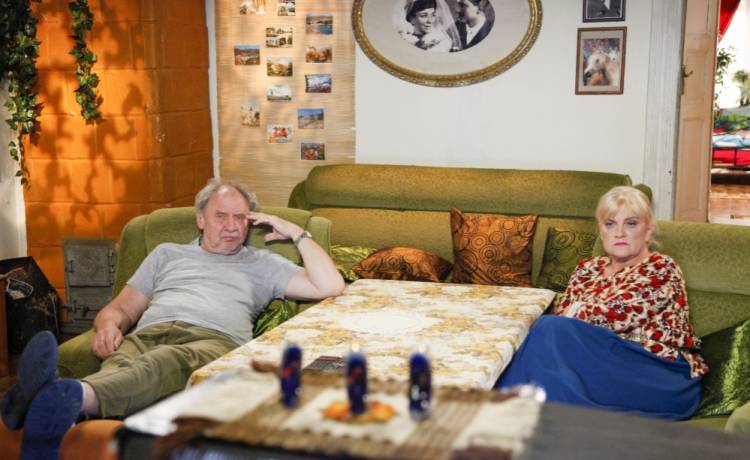 "Świat według Kiepskich" powraca. W nowych odcinkach nie zbraknie Paździocha i Boczka