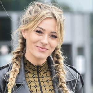 Marcelina Zawadzka relaksuje się na balkonie. Internauci: "Naturalnie piękna" [ZDJĘCIA]