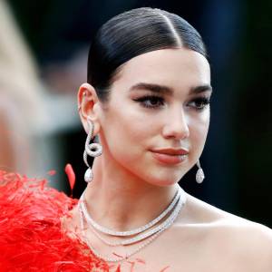Dua Lipa eksponuje pośladki w basenie. Fanom opadły szczęki. "Królowa" [FOTO]