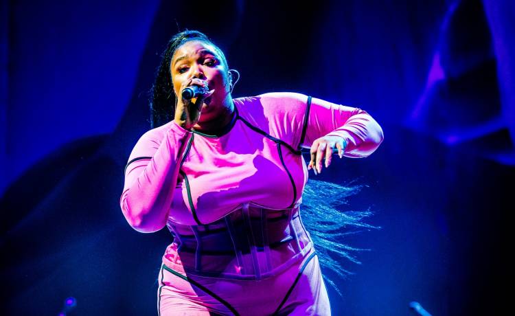 Zaskakujące plotki na temat Lizzo. Wokalistka skoczyła ze sceny i zabiła jednego z fanów? "Wiem, że jestem duża"