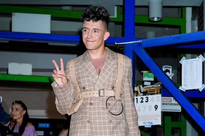 Starsza pani musi fiknąć. Dawid Kwiatkowski opowiedział o walce z alkoholizmem. Muzyk zabrał mamę na ekstremalną wyprawę życia!