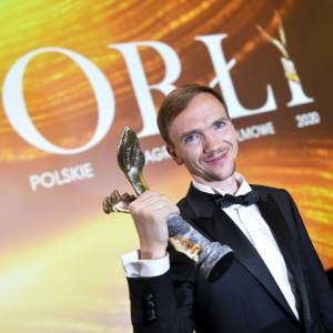 Kolejny sukces Jana Komasy. Twórca "Bożego Ciała" będzie decydował o przyznaniu Oscarów